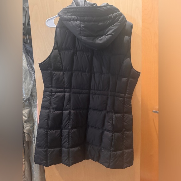 Black Puffer Vest with Hood - Picture 2 of 4